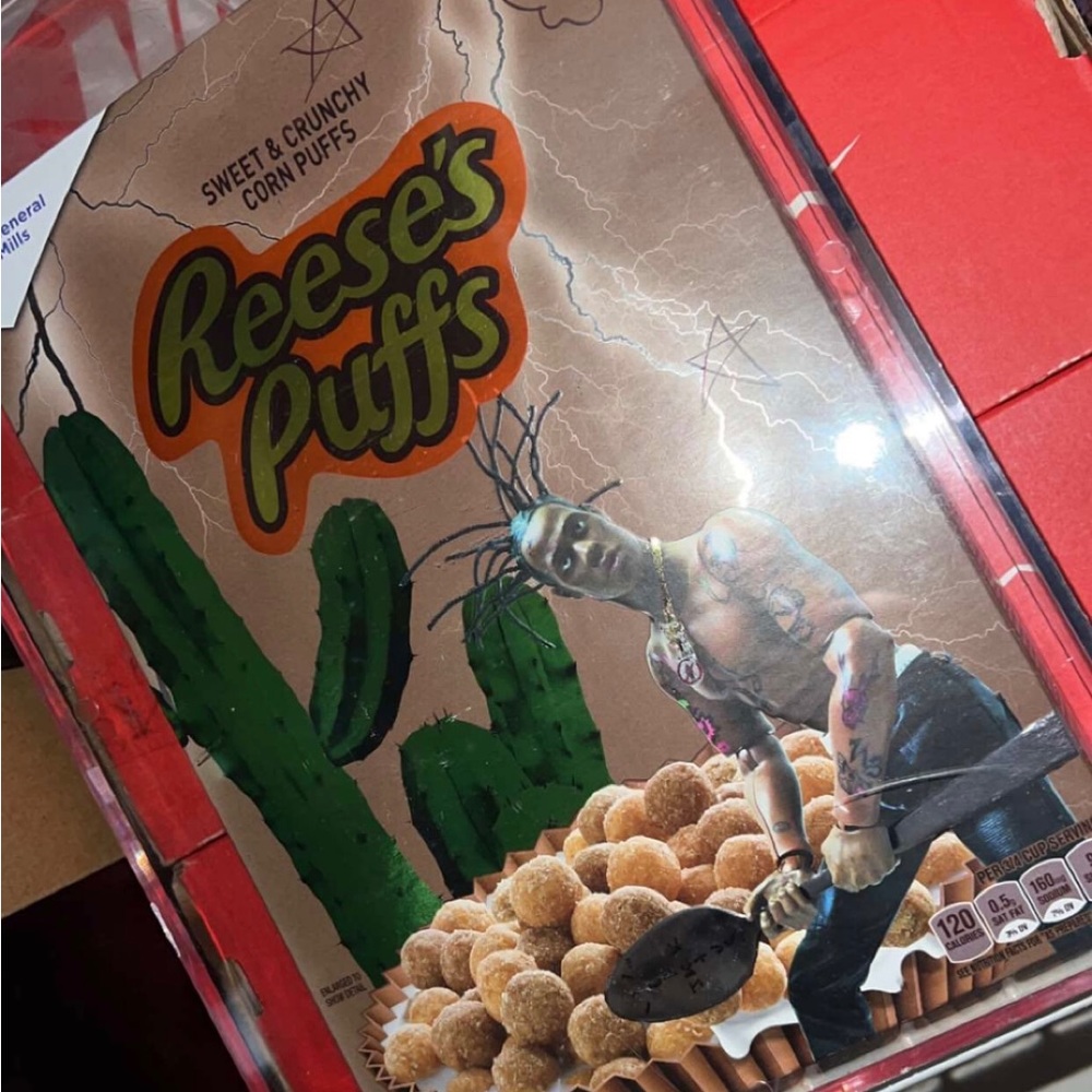Travis Scott Reese’s Puffs (case included)